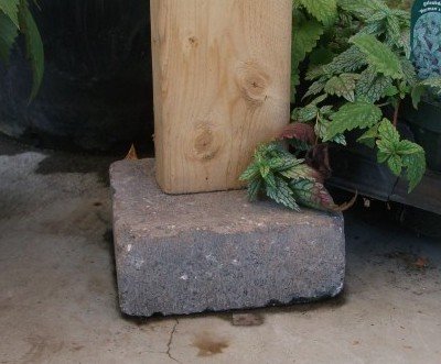 Yurt wall stud on brick to avoid rot Yurt wall stud on brick to avoid rot