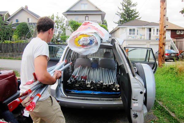 Loading the entire dome into Conrad's car Loading the entire dome into Conrad's car